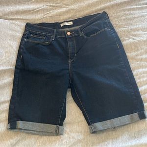 Levi shorts like new